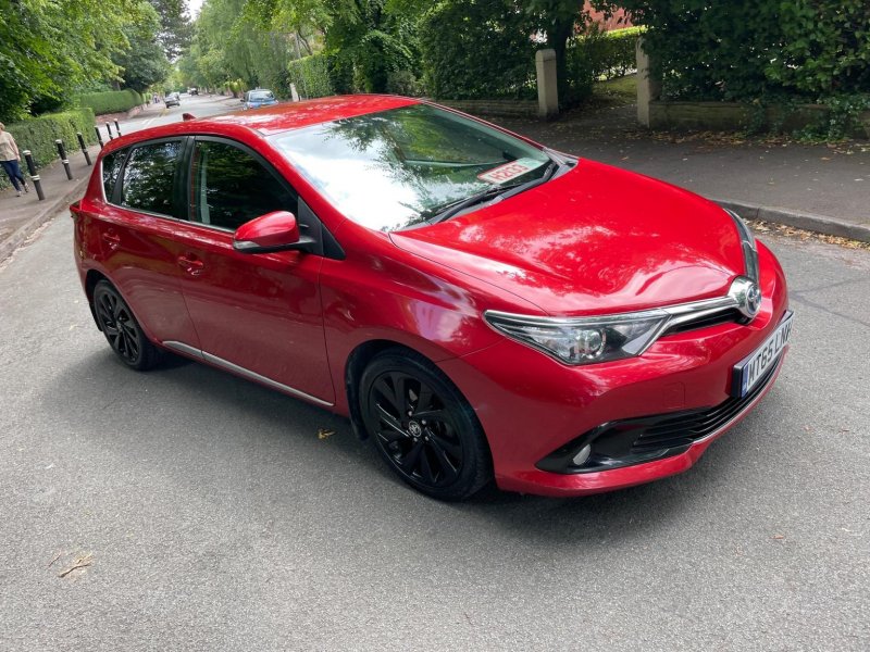 TOYOTA AURIS 1.8 VVT-h Design CVT Euro 6 (s/s) 5dr
